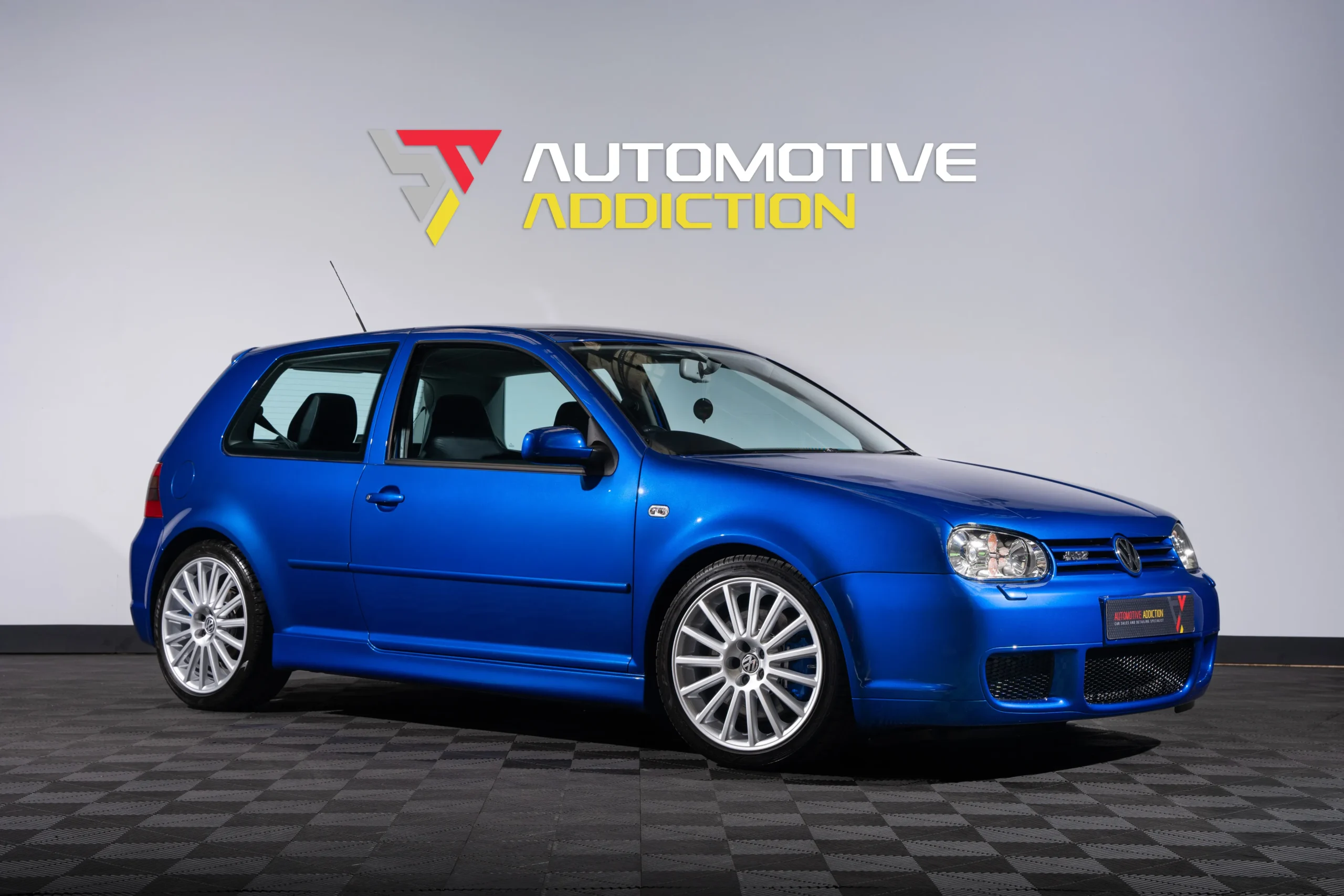 Volkswagen Golf MK4 R32 Deep Pearl Blue