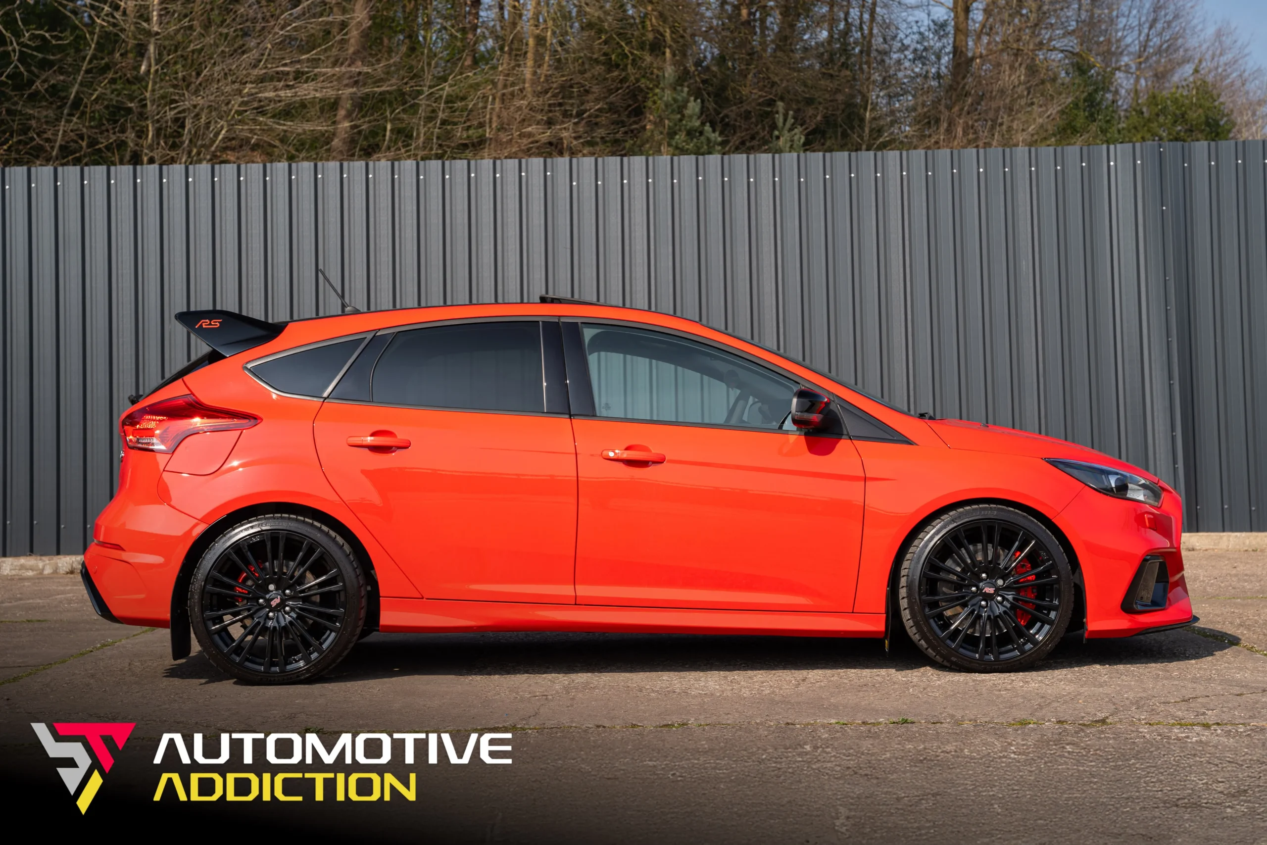 red edition ford focus rs