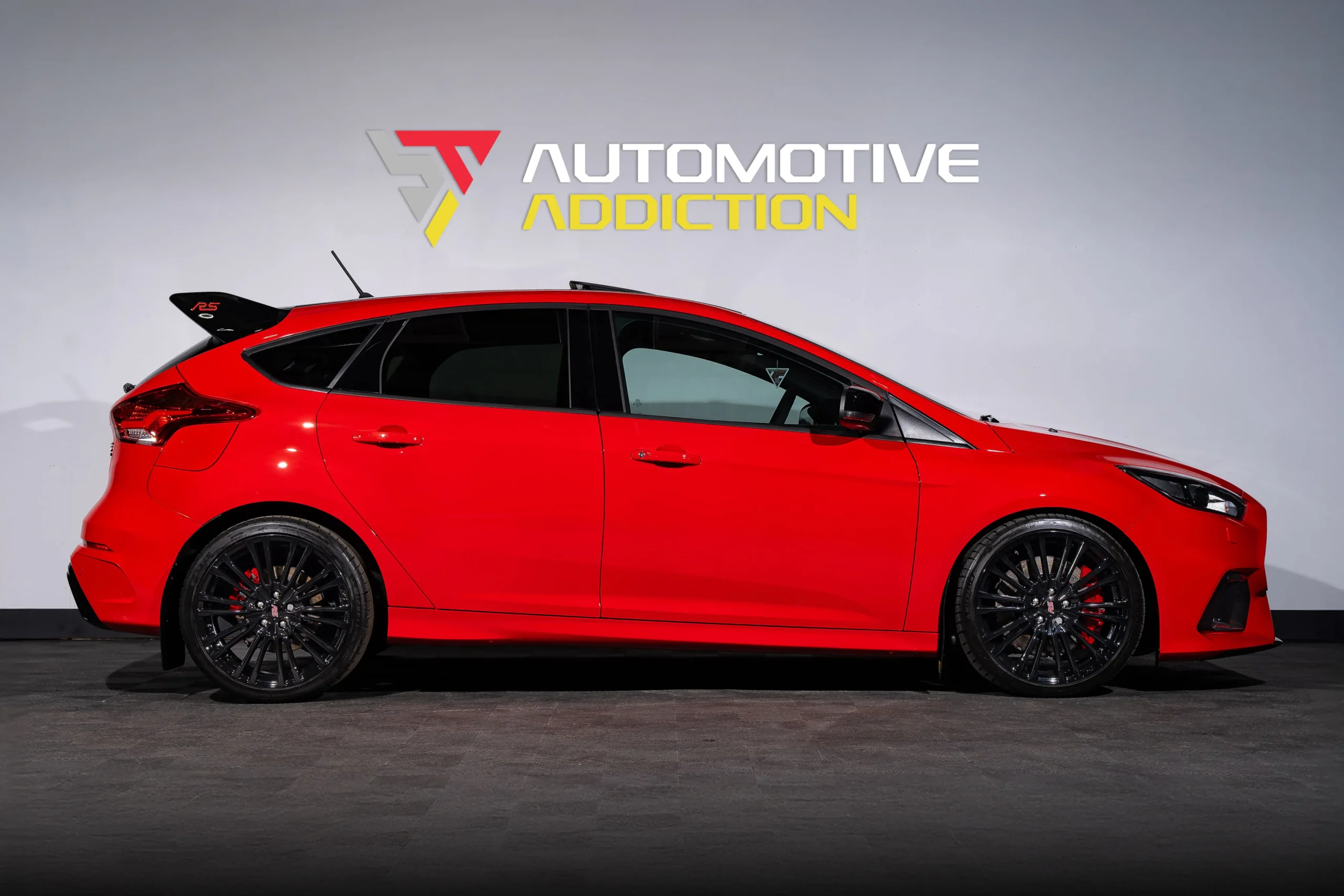 red edition ford focus rs