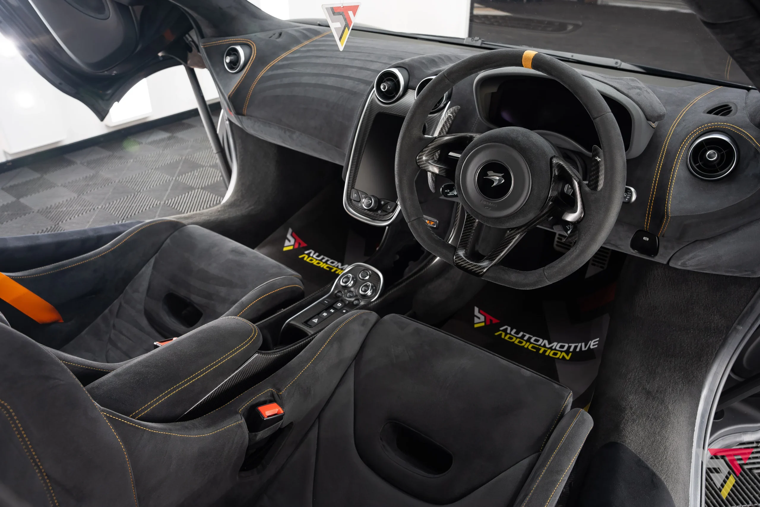 McLaren 600LT carbon interior