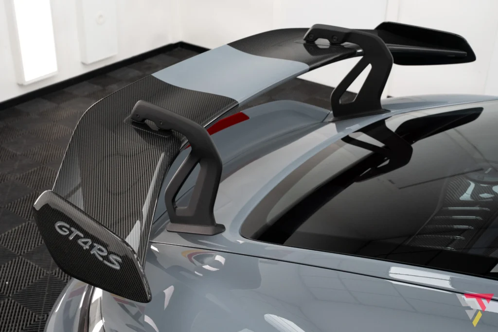 GT4 RS carbon wing