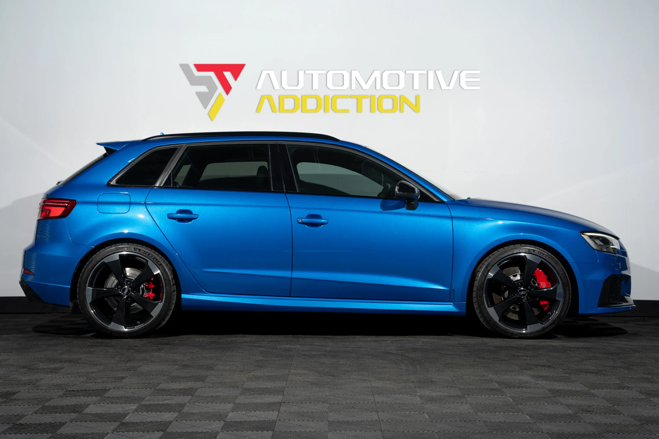 Audi RS3 Sportback Ara Blue