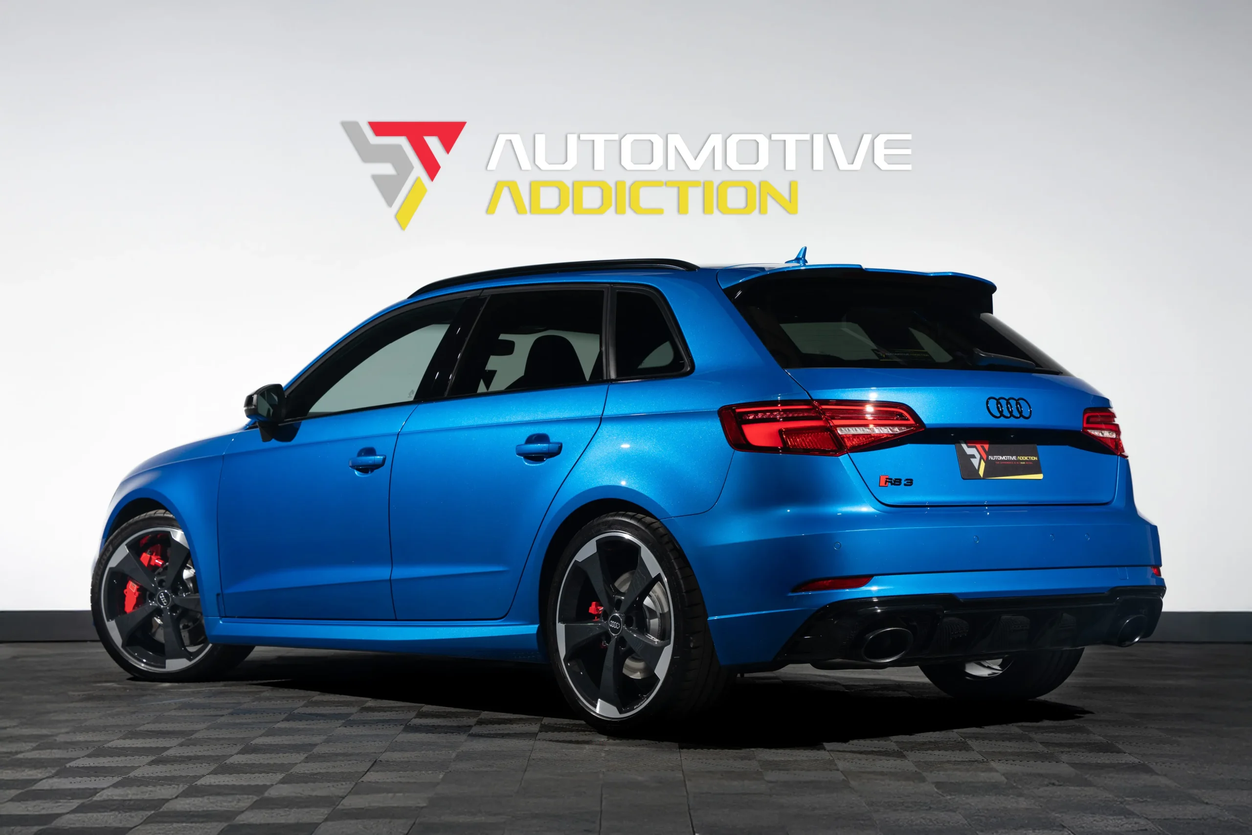 Audi RS3 Ara Blue paintwork