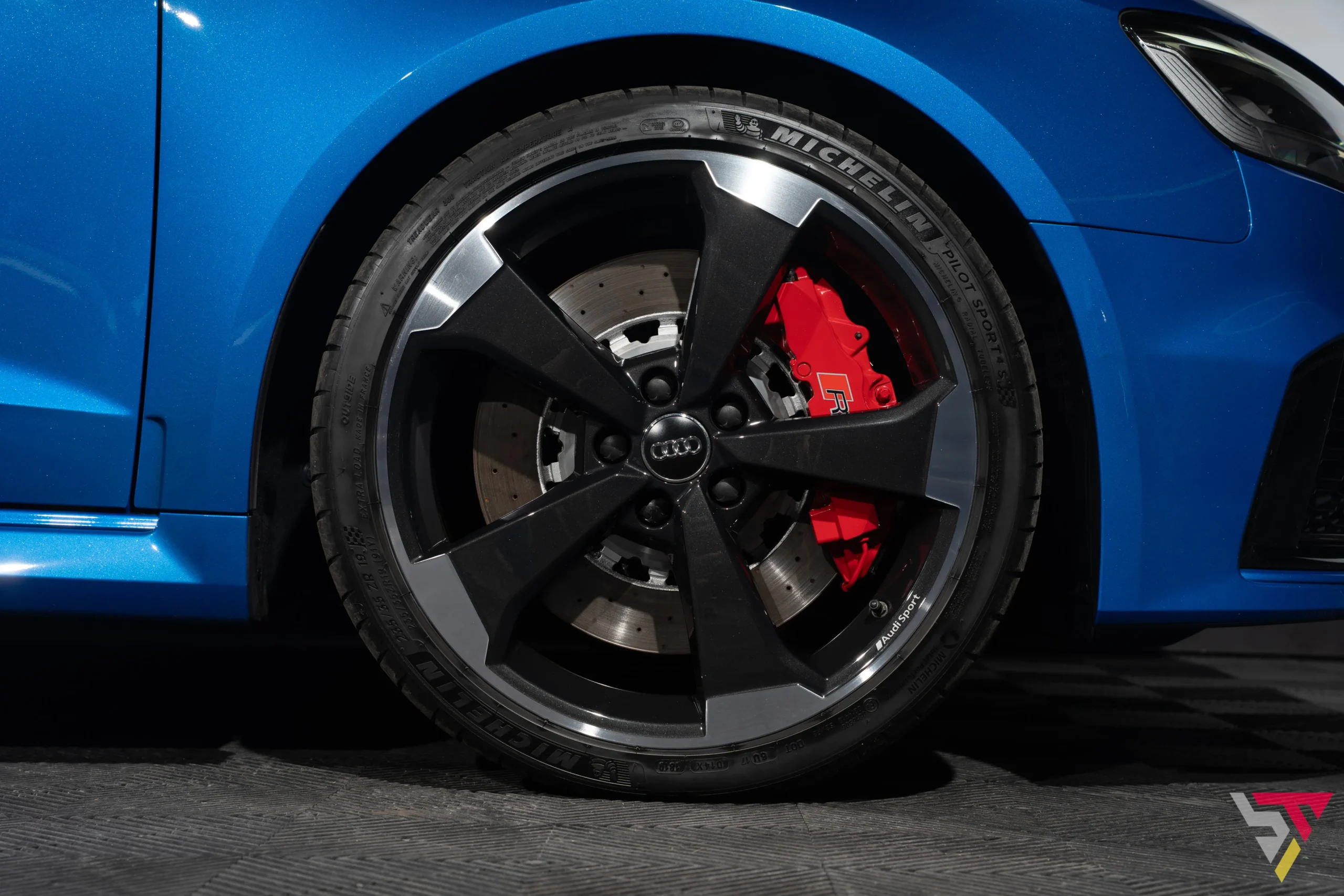 audi rs3 8v red calipers