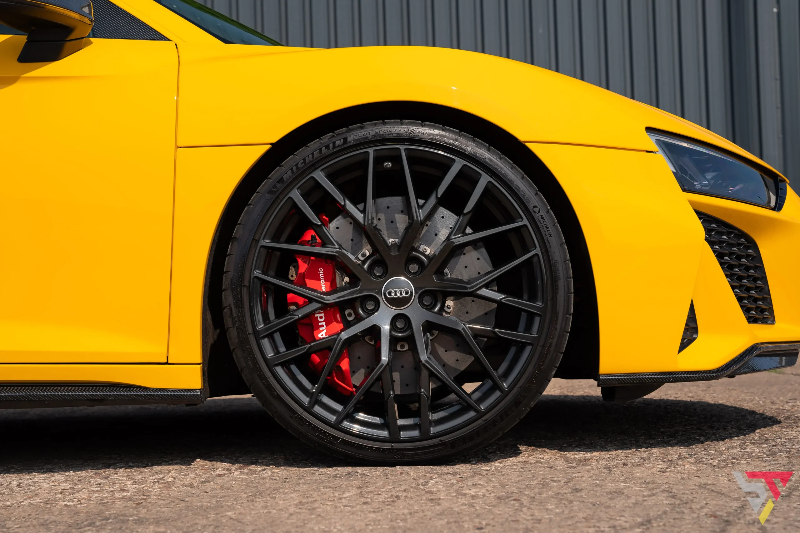 r8 carbon ceramics