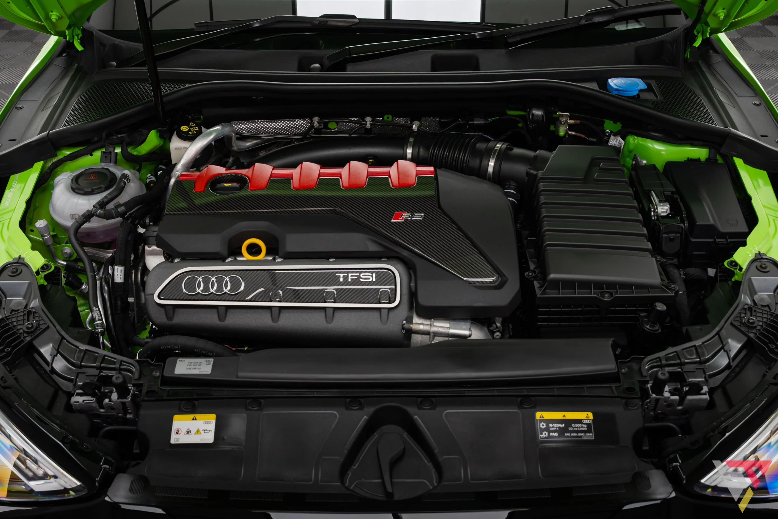 Audi RS3 8.5Y Carbon Vorsprung Sportback Kyalami Green Engine