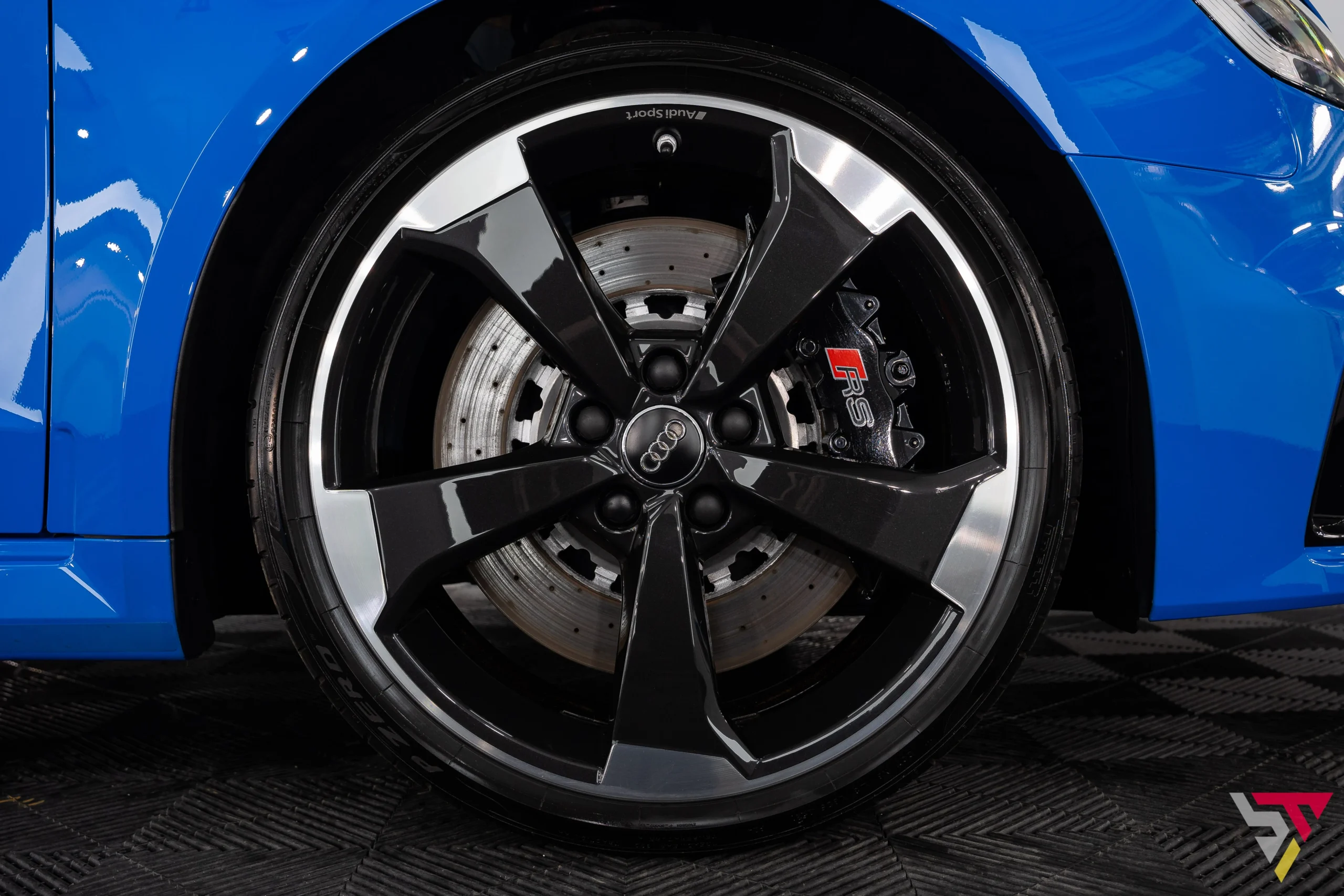Audi RS3 Voodoo Blue Wheel