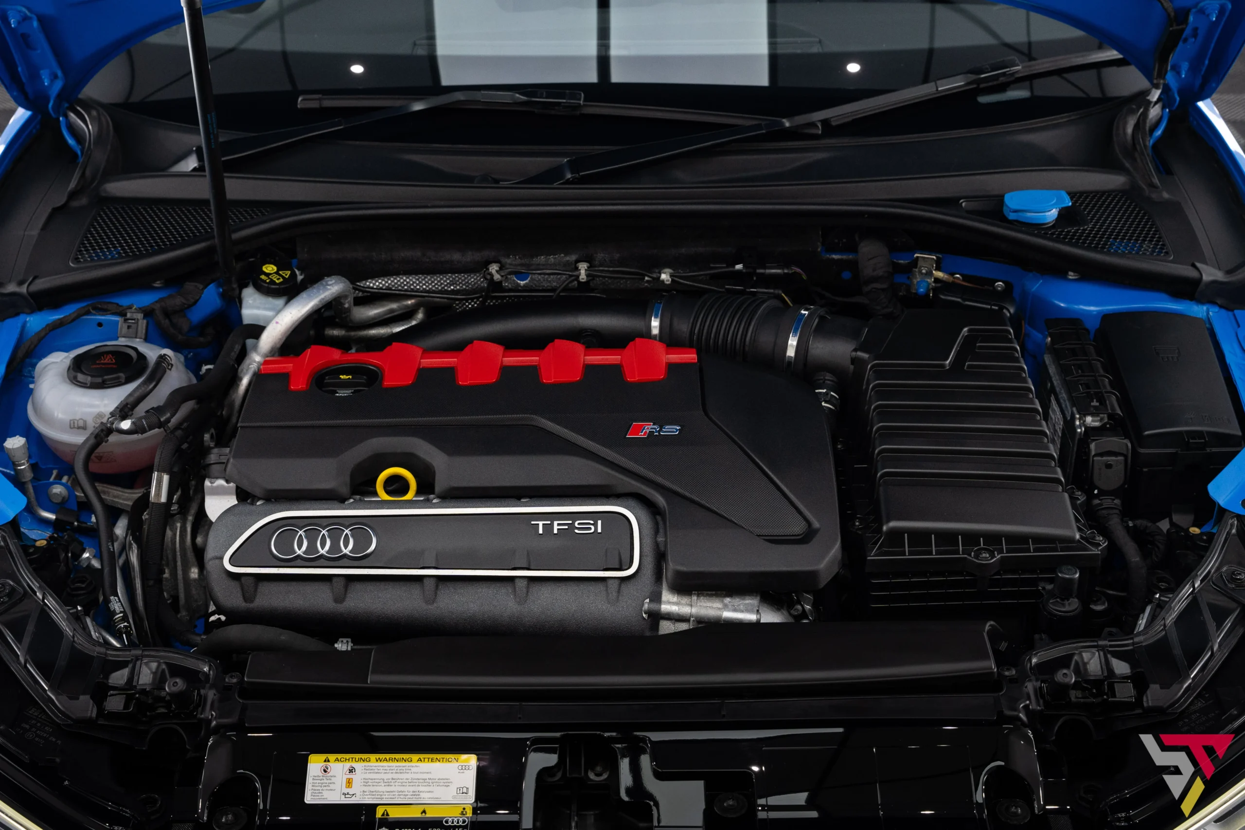 Audi RS3 Voodoo Blue Engine