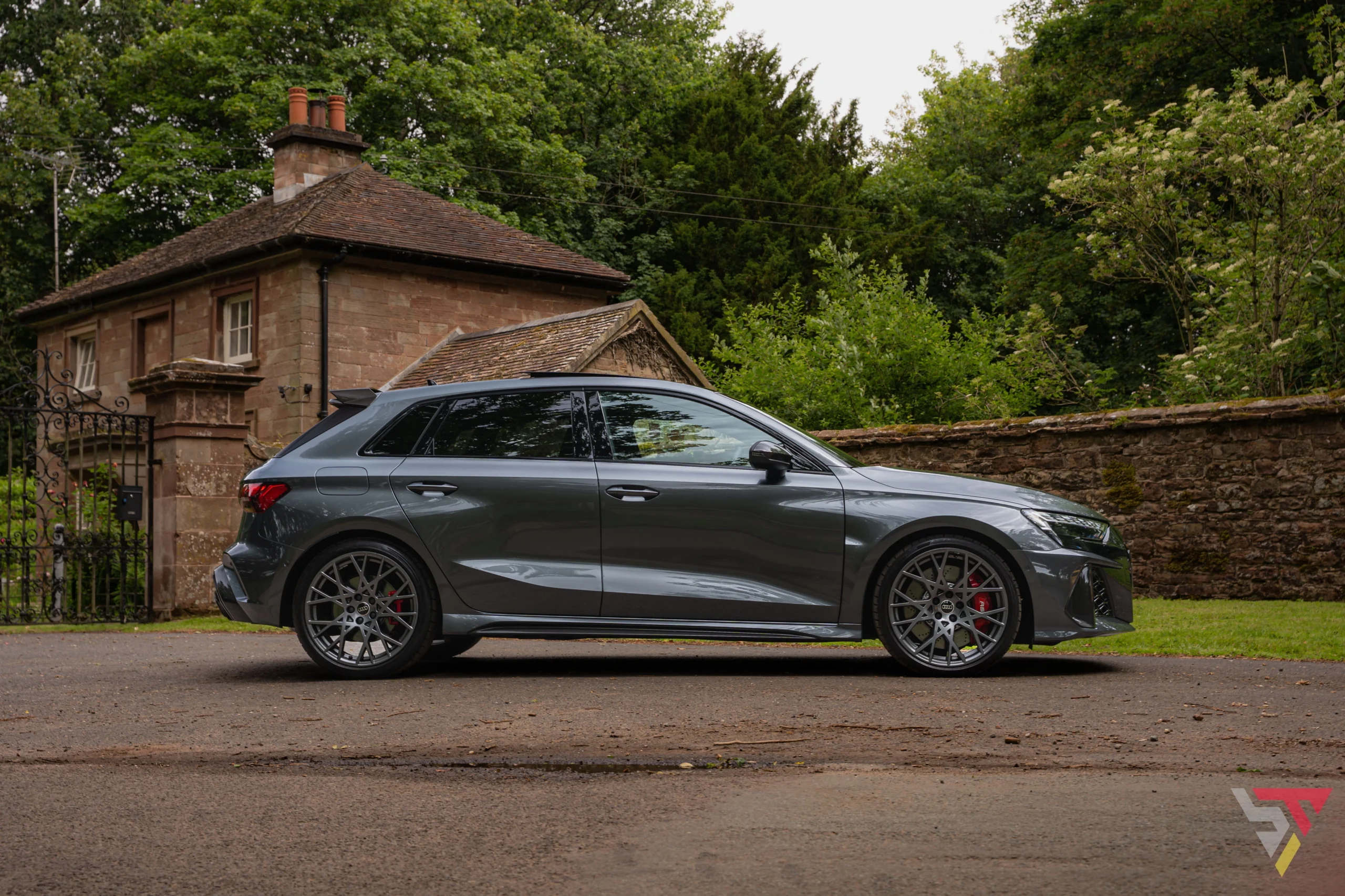 2025 Audi RS3 Carbon Black 8.5Y Sportback Daytona Grey Side profile