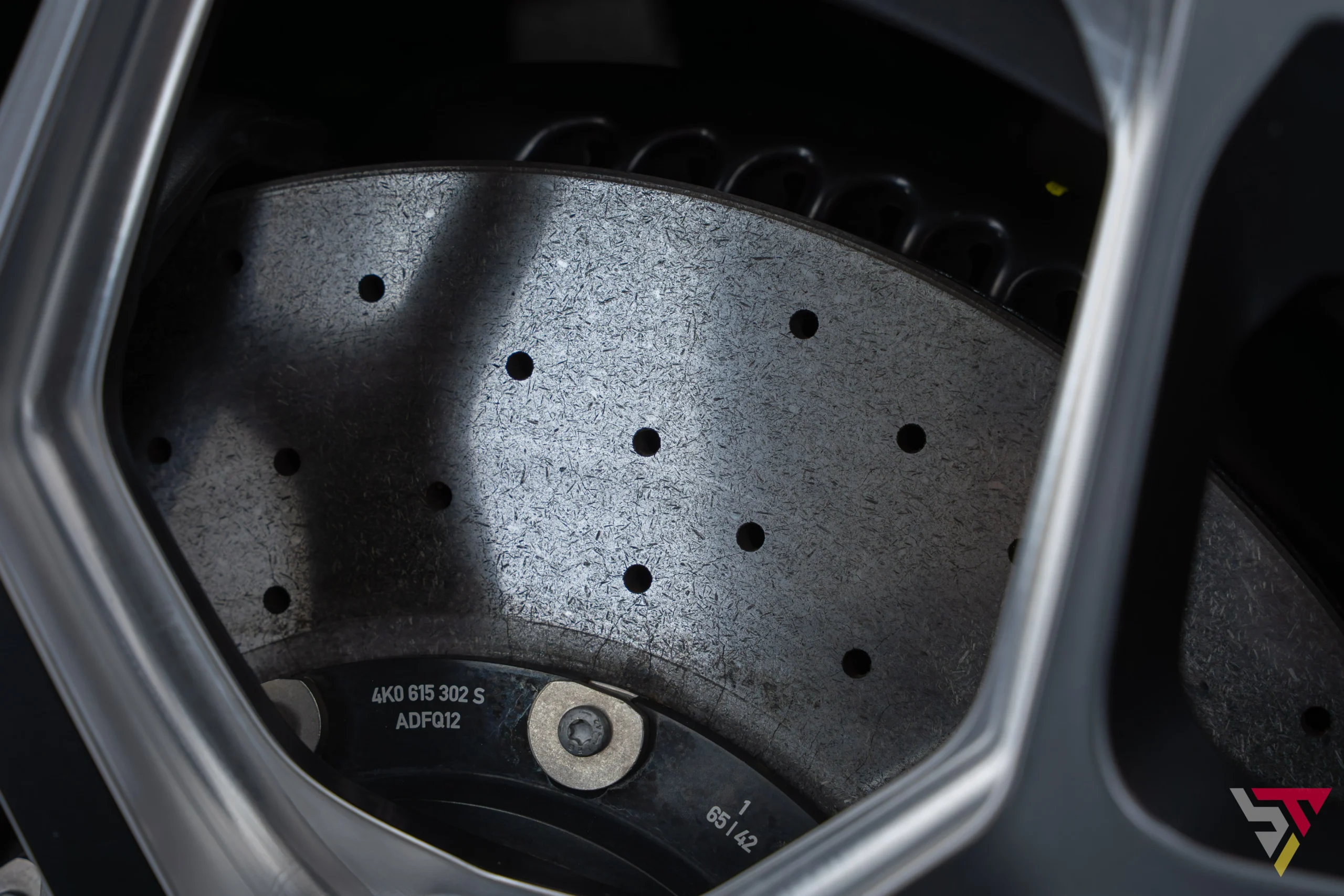 Audi RS4 Edition 25 Years in Audi Exclusive Imola Yellow Ceramic Brake