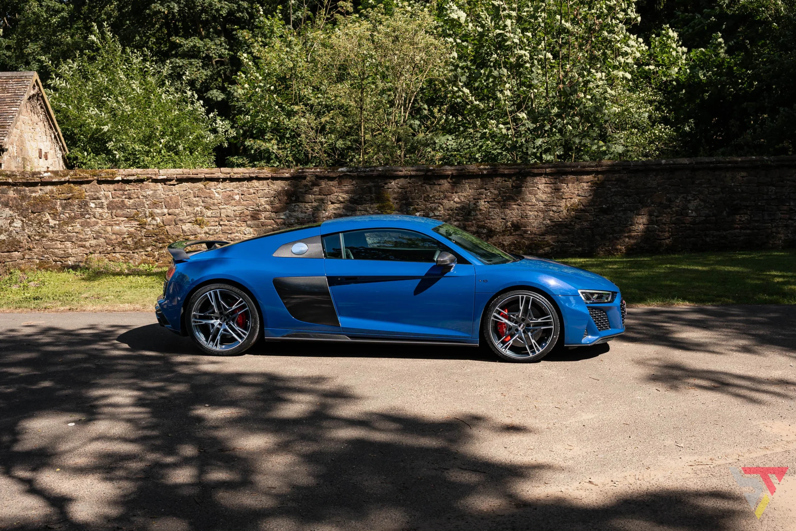 Audi R8 Performance Carbon Black Ascari Blue side