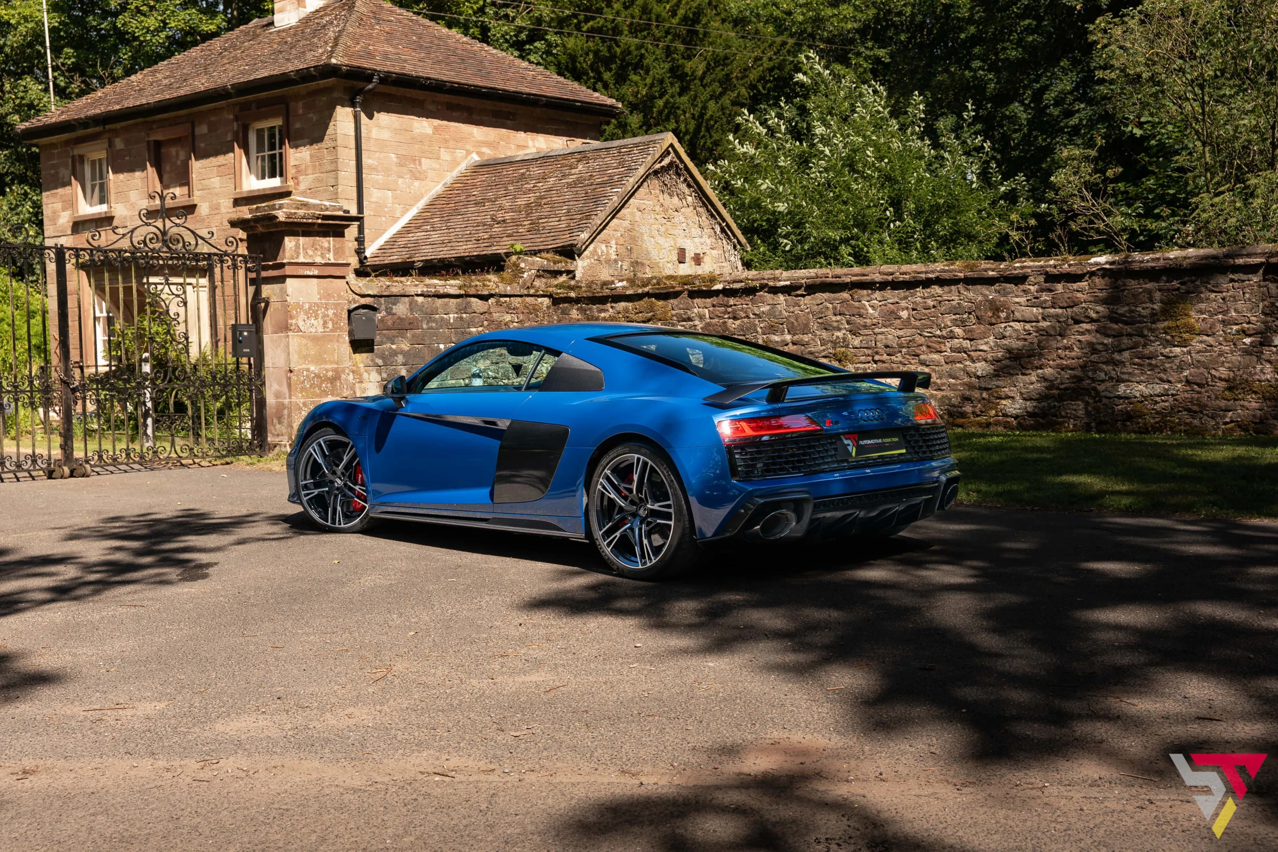 Audi R8 Performance Carbon Black Ascari Blue rear angled
