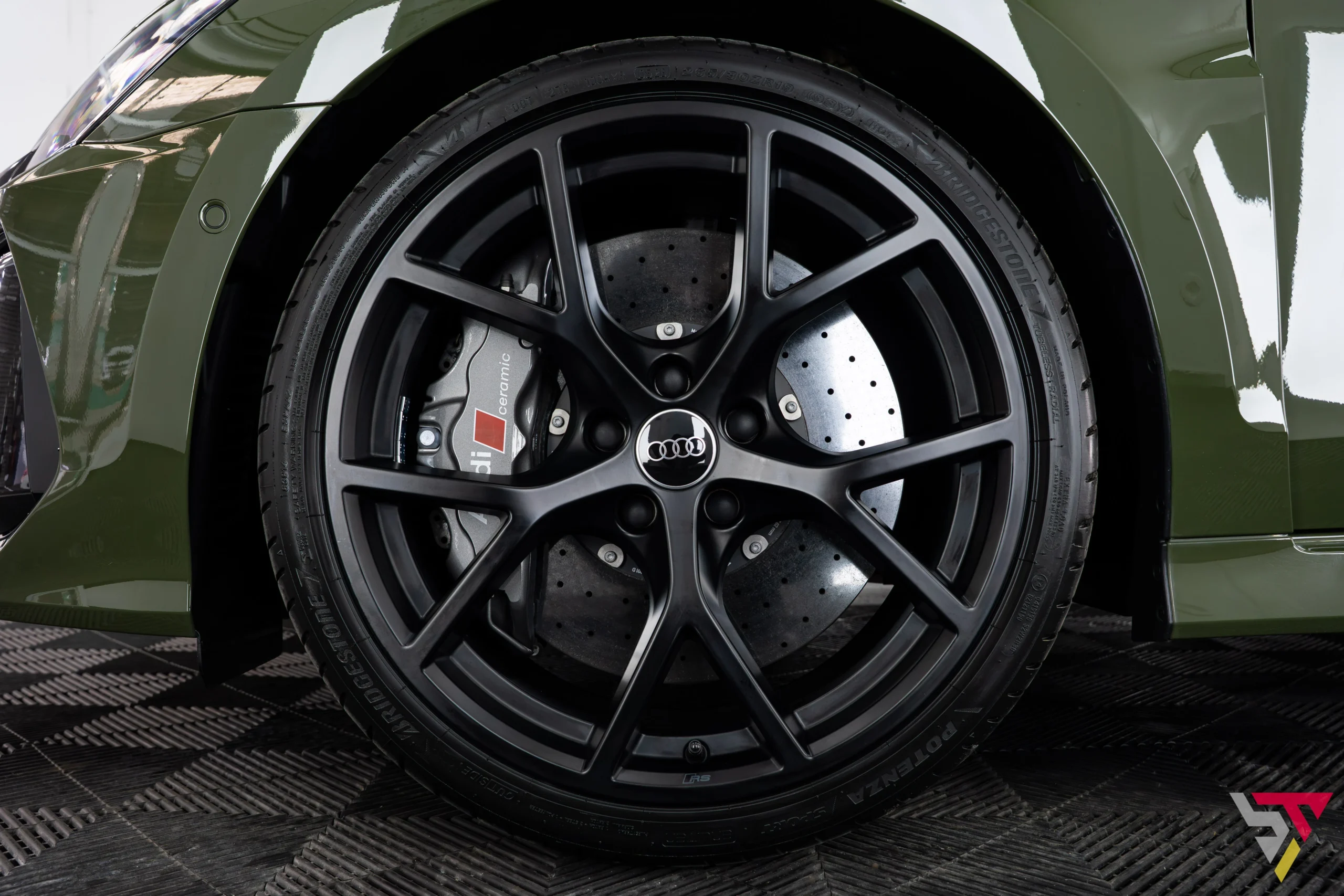 Audi RS3 8Y Porsche Nato Olive Green Audi Exclusive Wheels