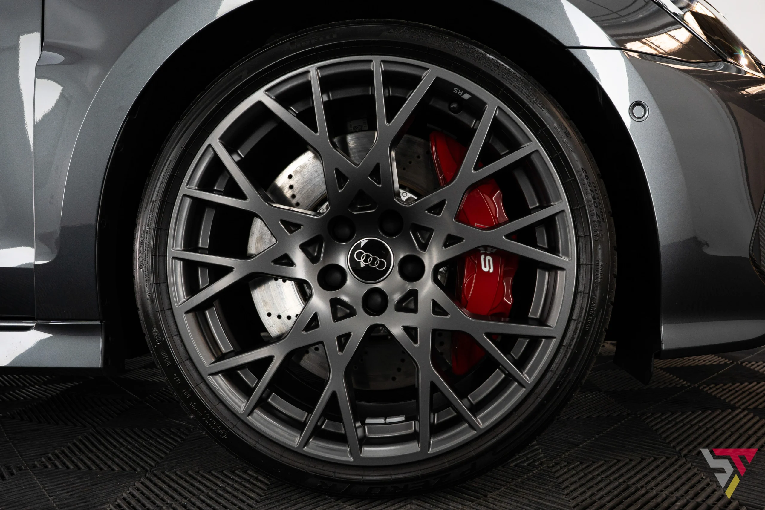 2025 Audi RS3 Carbon Black 8.5Y Sportback Daytona Grey Wheels