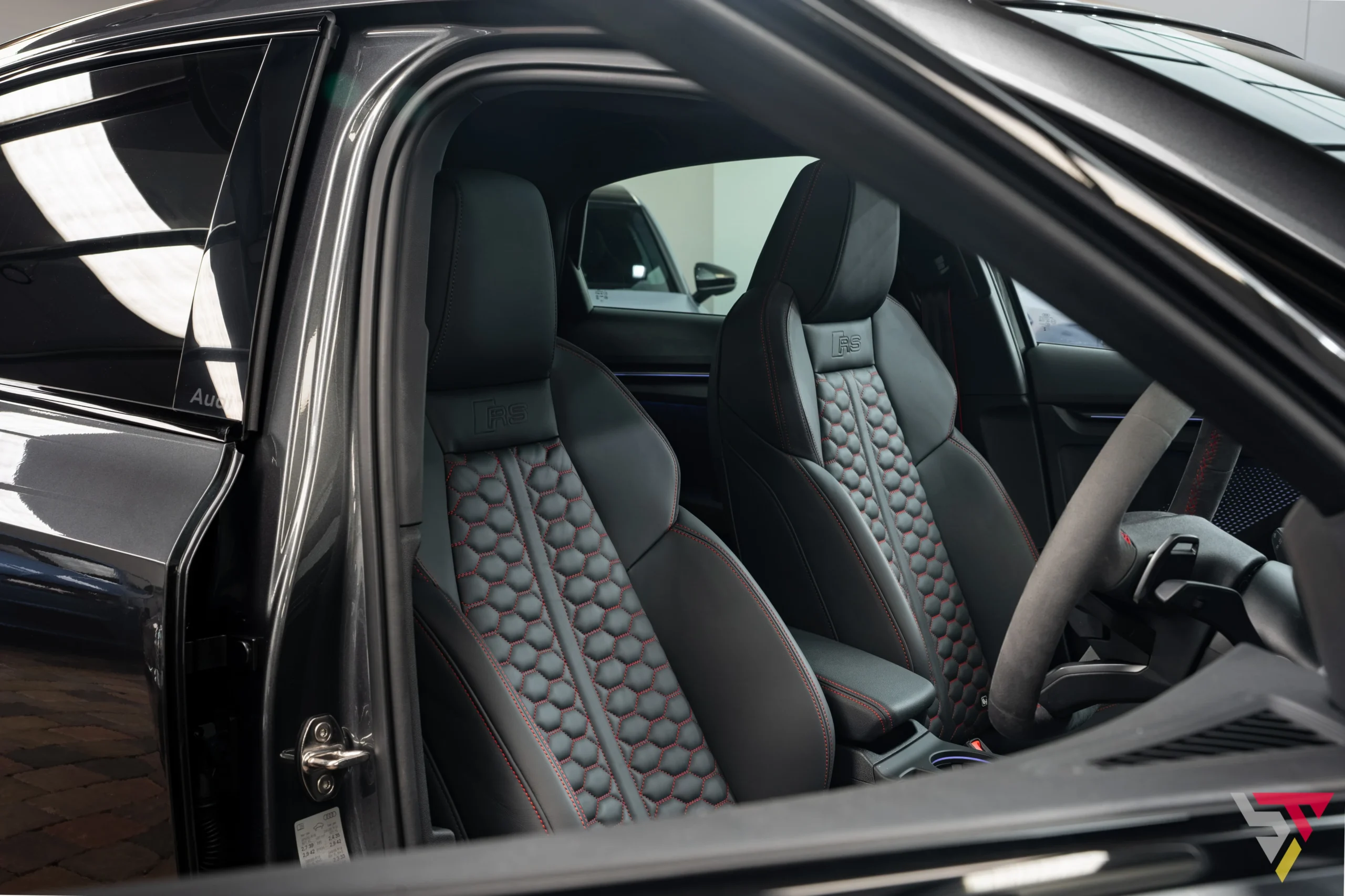 Audi RS3 Carbon Vorsprung Saloon Daytona Grey Seats