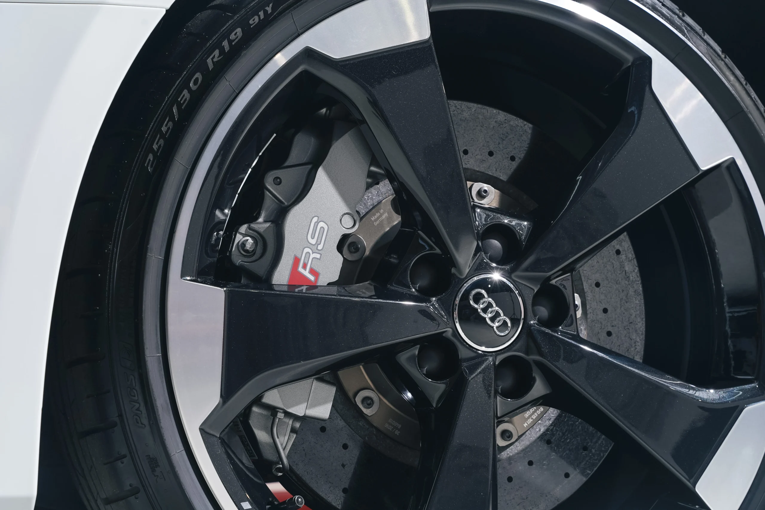 2018 Audi RS3 8V Glacier White Carbon Ceramic Brakes wheels