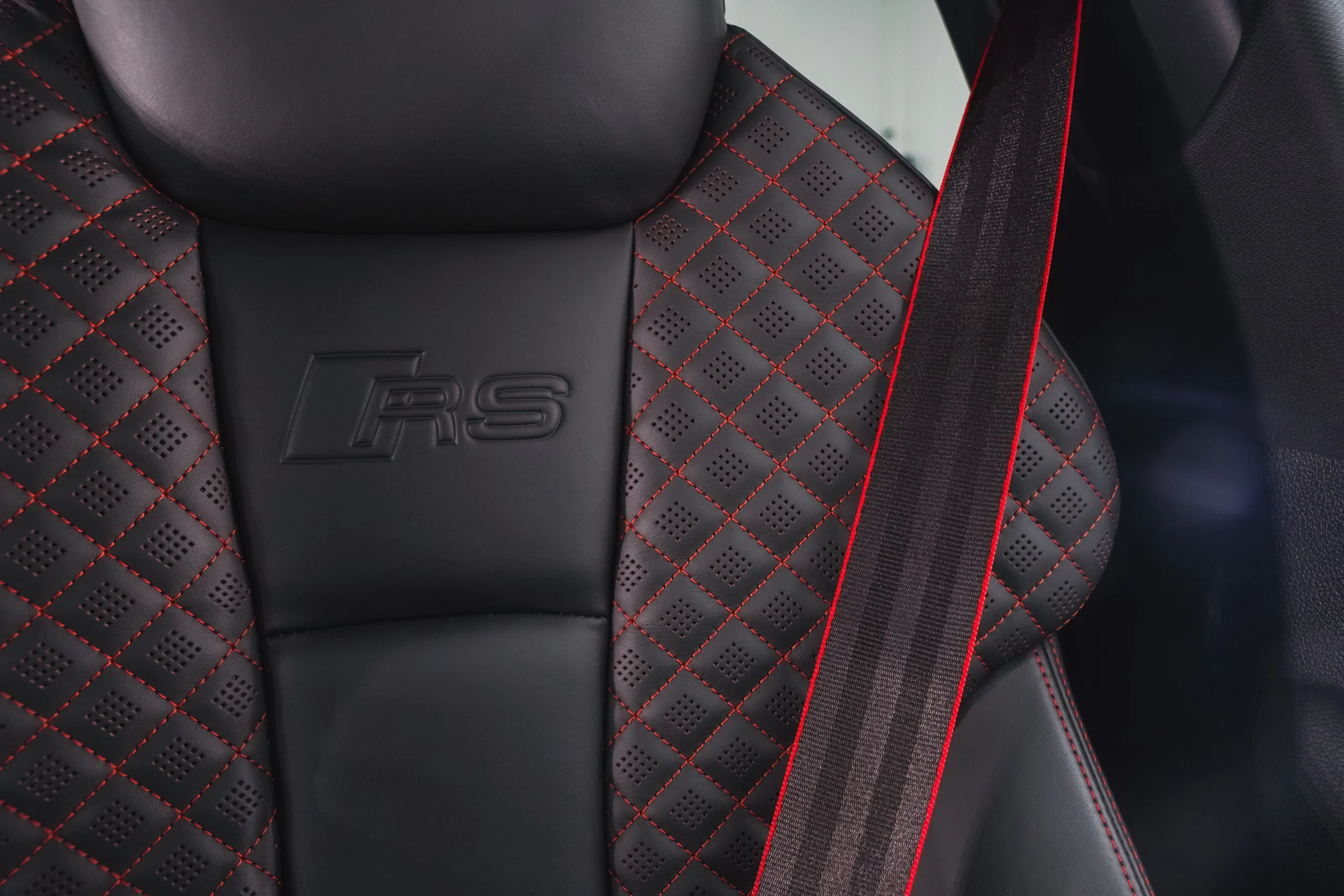 2018 Audi RS3 8V Glacier White Carbon Ceramic Brakes seats