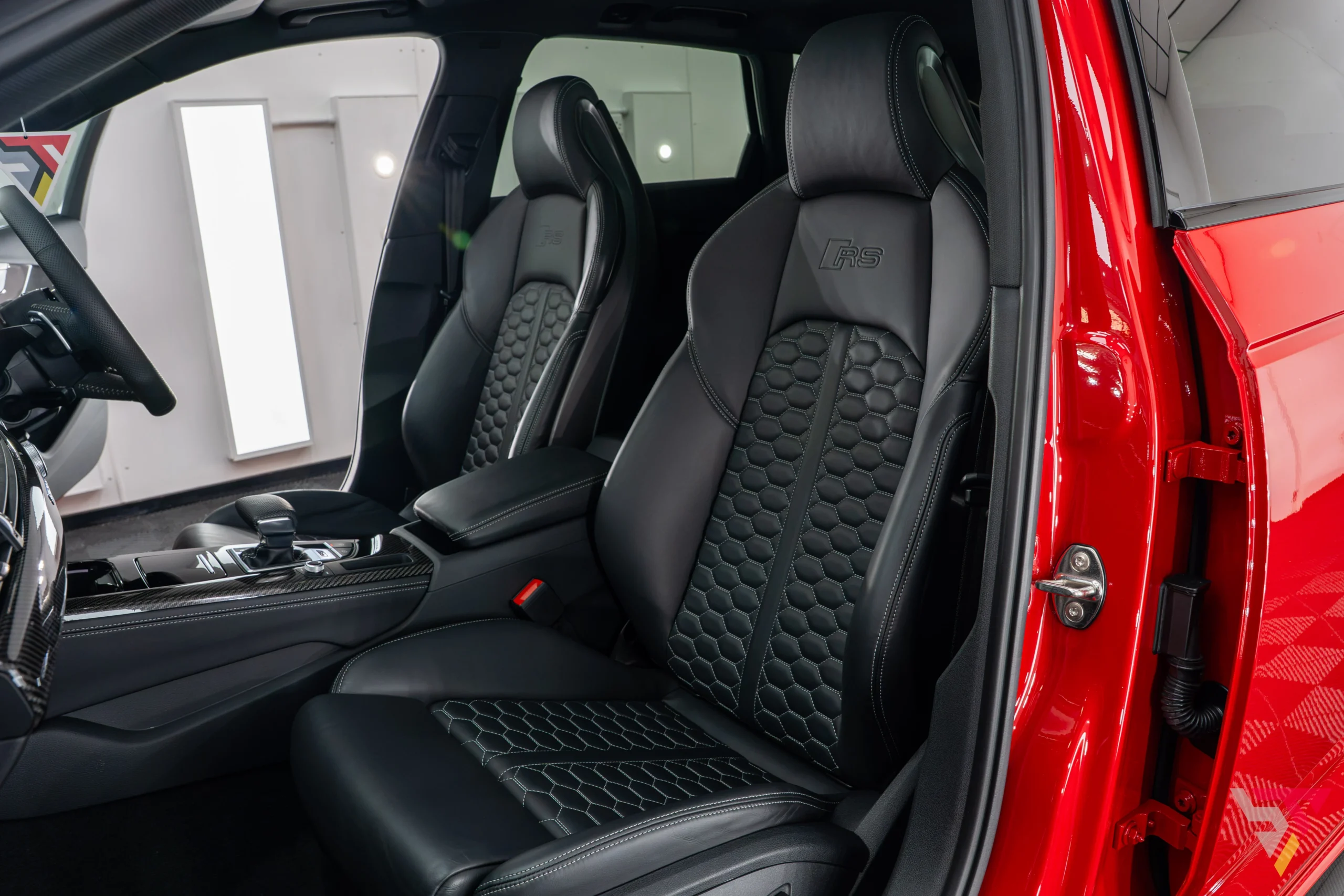 Audi RS4 Carbon Black Tango Red Seats
