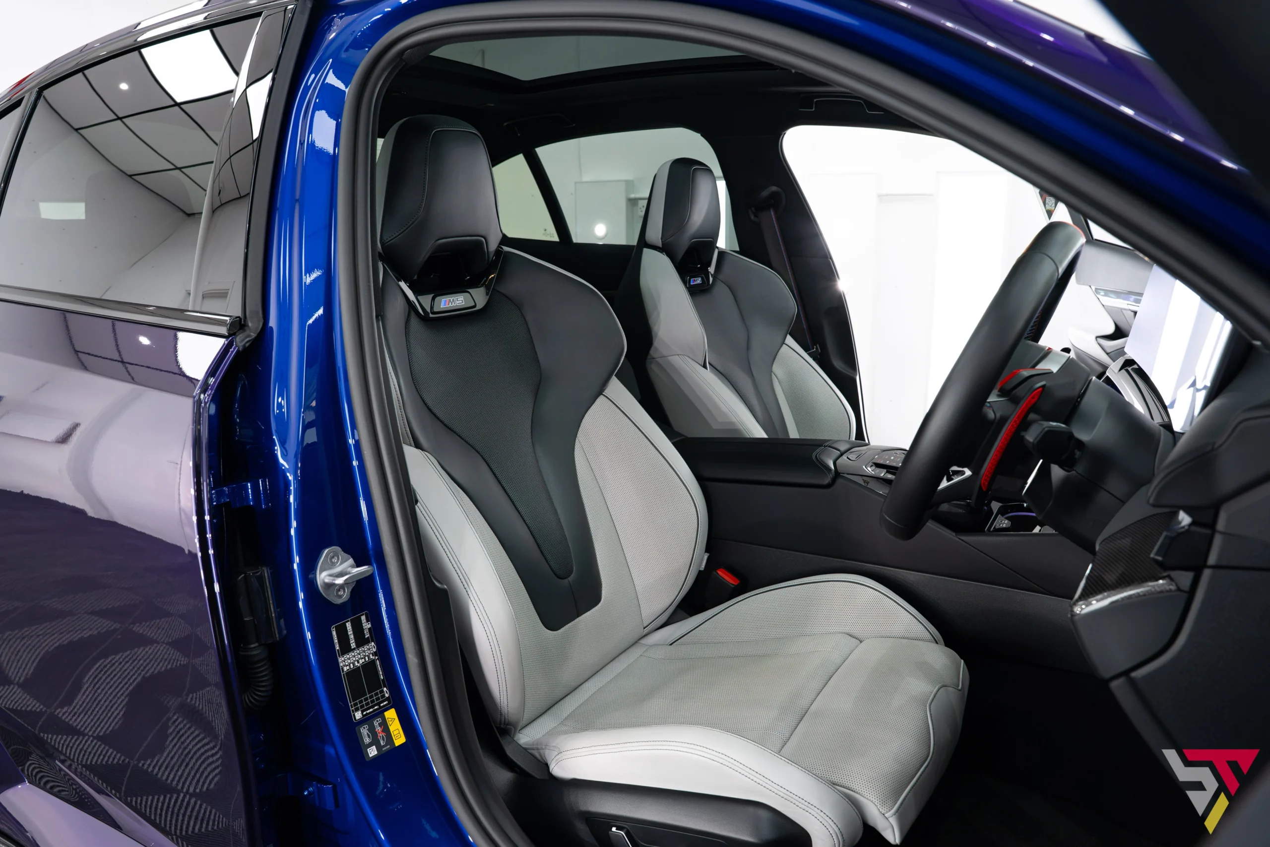 BMW M5 G90 AUTOID Build Midnight Purple For Sale UK Used seats