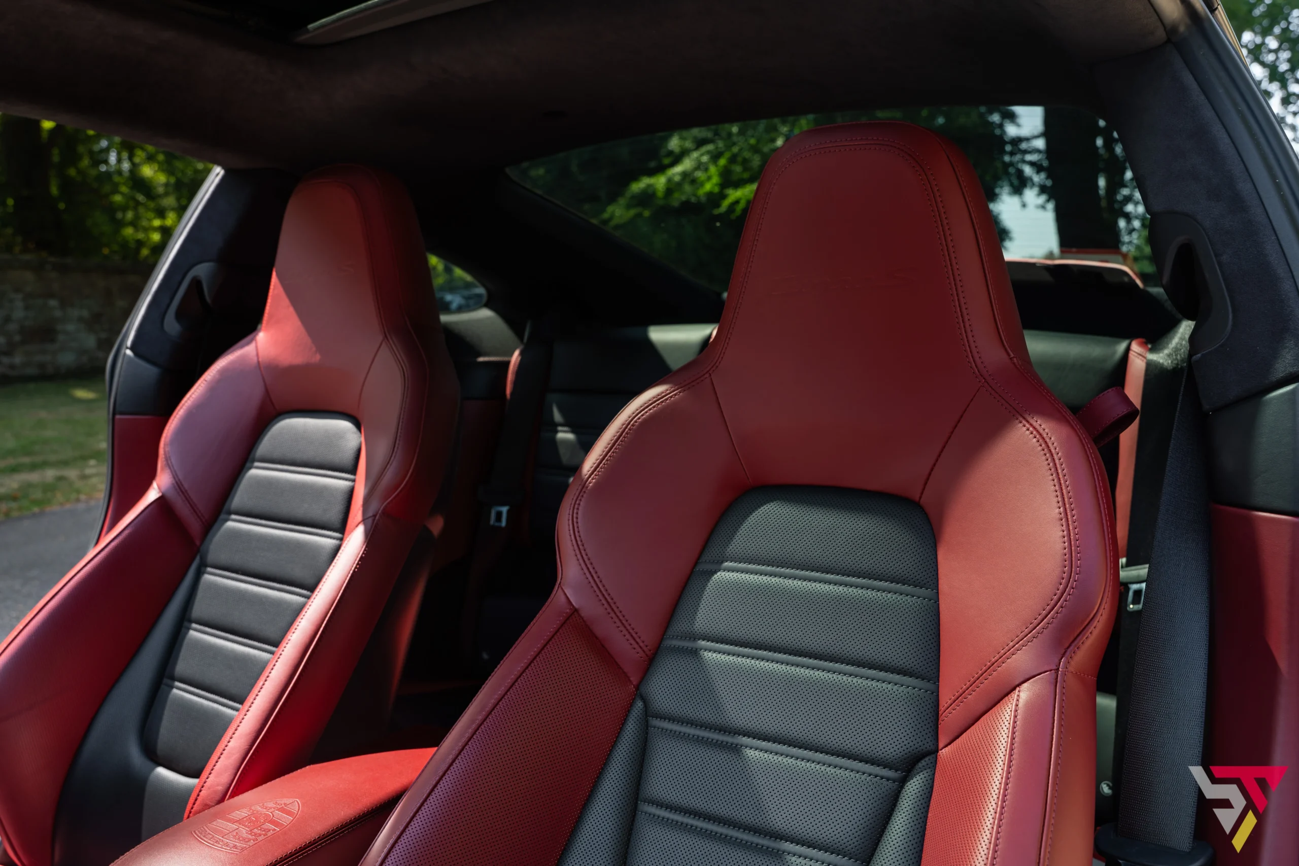 Porsche 992 911 Turbo S Agate Grey Exclusive Manufaktur Interior seats
