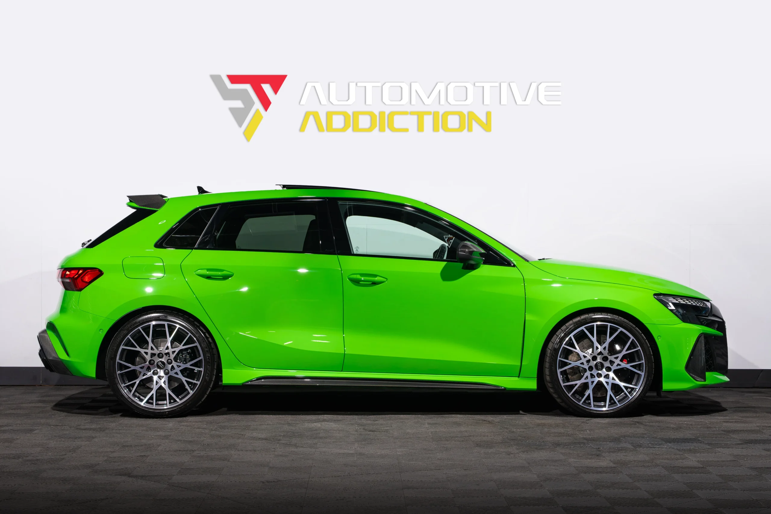 Audi RS3 8.5Y Carbon Vorsprung Sportback Kyalami Green side
