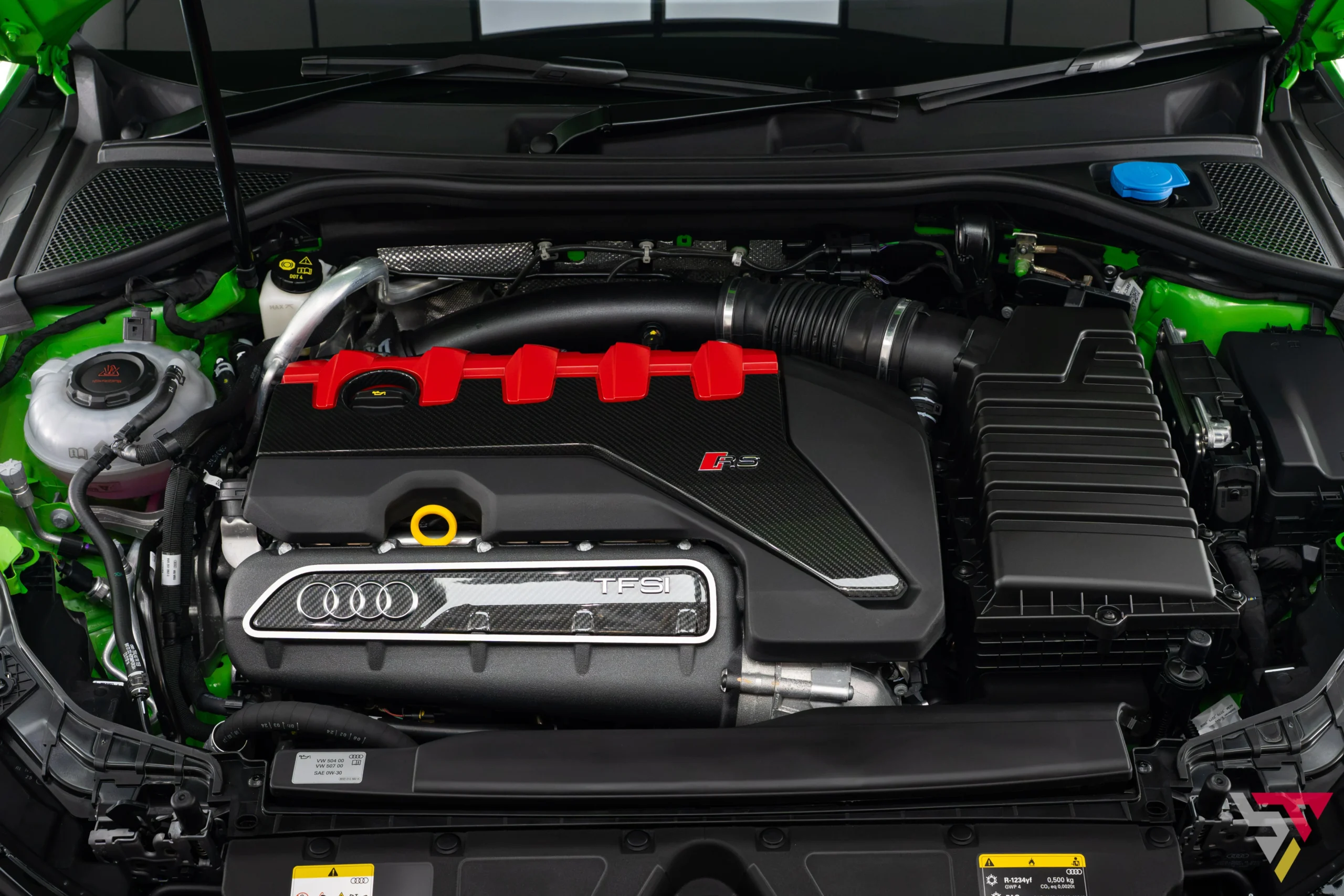 Audi RS3 8.5Y Carbon Vorsprung Sportback Kyalami Green Engine Bay