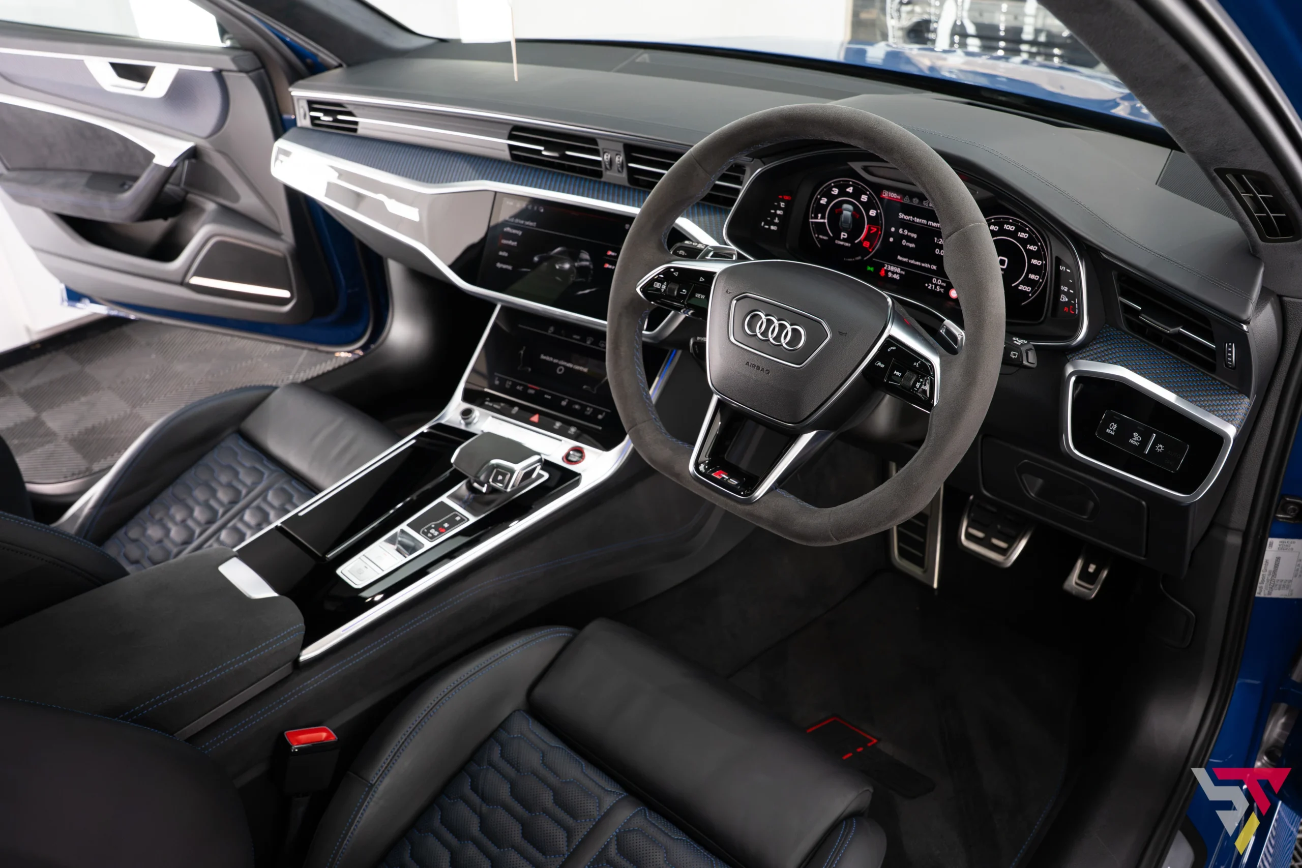 Audi RS6 Performance Carbon Vorsprung Ascari Blue Interior