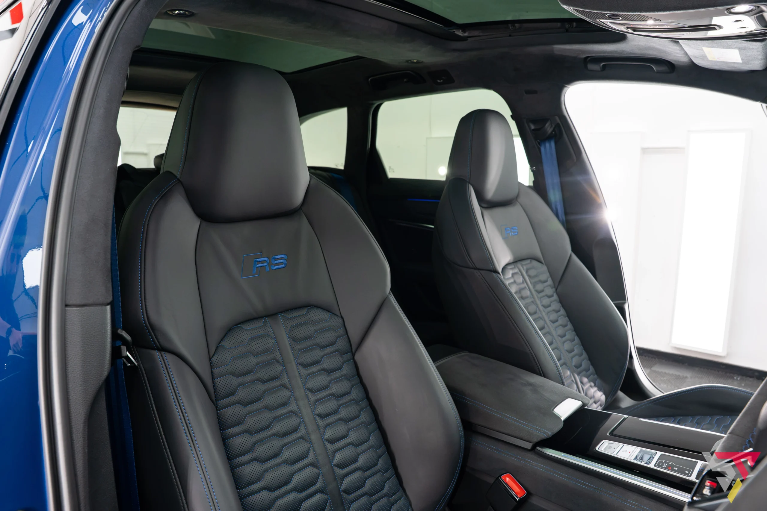 Audi RS6 Performance Carbon Vorsprung Ascari Blue Seats
