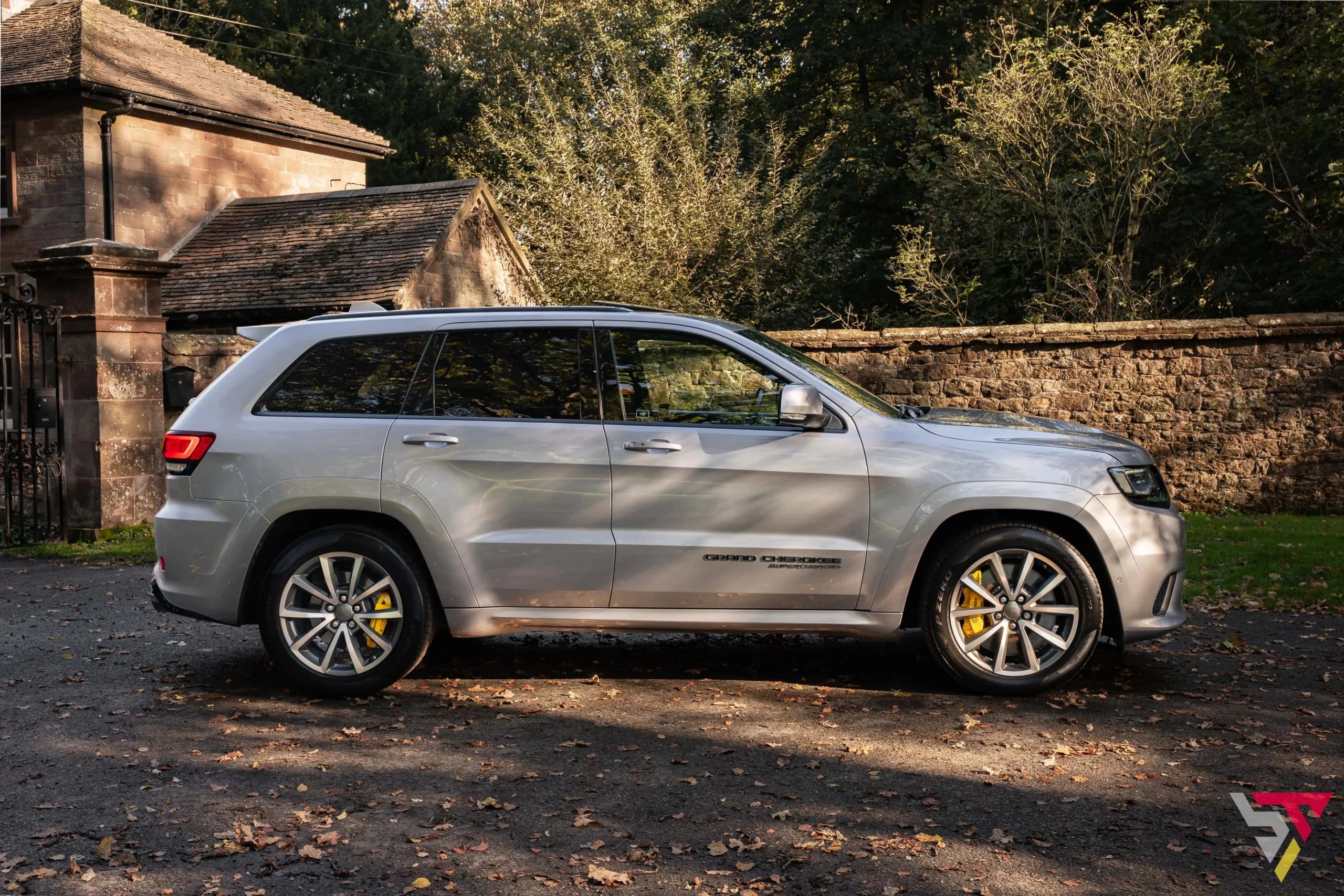 Jeep Grand Cherokee Trackhawk Billet Silver Metallic Side